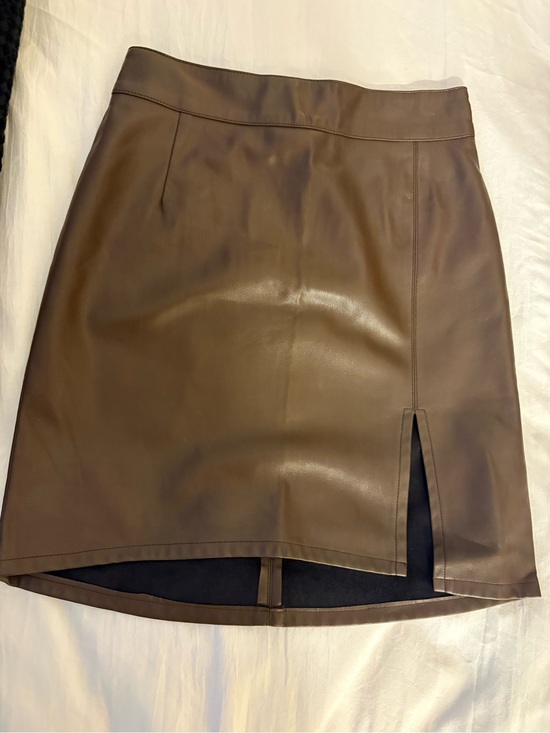 SNDYS. Dresses & Skirts - KNOX FAUX LEATHER SKIRT
SNDYS